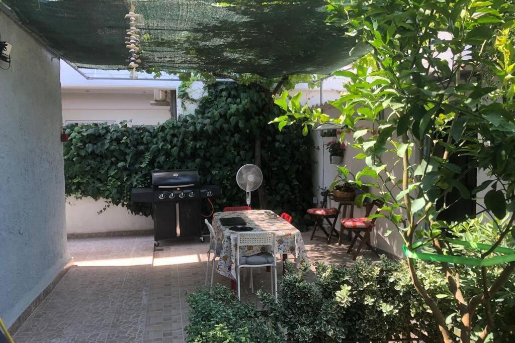 ΑΝΑΚΑΙΝΙΣΜΕΝΗ ΜΟΝΟΚΑΤΟΙΚΙΑ 125 τμ ΣΤΟ ΚΕΝΤΡΟ ΜΕ ΚΗΠΟ Βίλα Μεσολόγγι Εξωτερικό φωτογραφία
