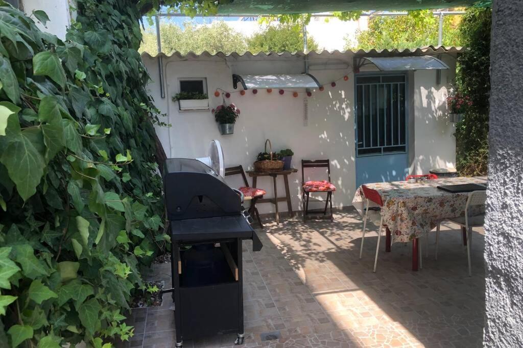 ΑΝΑΚΑΙΝΙΣΜΕΝΗ ΜΟΝΟΚΑΤΟΙΚΙΑ 125 τμ ΣΤΟ ΚΕΝΤΡΟ ΜΕ ΚΗΠΟ Βίλα Μεσολόγγι Εξωτερικό φωτογραφία